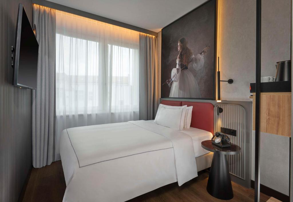Radisson RED Berlin Kudamm - Resim 38
