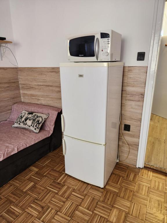 Łóżko lub łóżka w pokoju w obiekcie Orsi Szálláshelyek Kecskemét 2