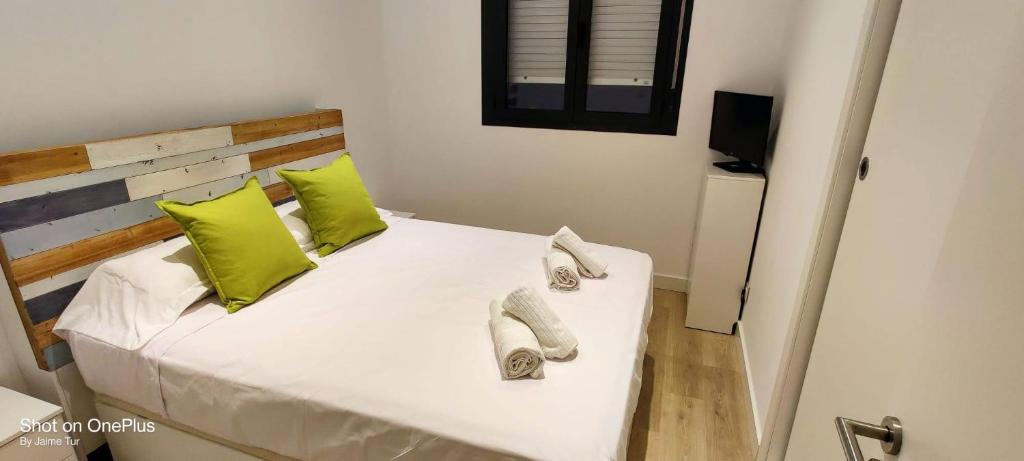 A bed or beds in a room at Ático con Piscina y Vistas al Mar Habitat Litoral