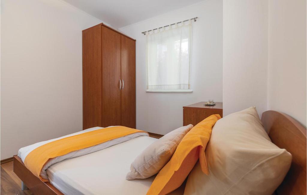 Łóżko lub łóżka w pokoju w obiekcie Apartment Labin Duga Luka