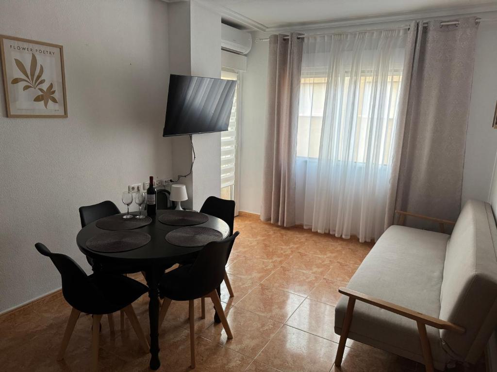 Almuden's green apartment, HIGH-SPEED FREE WIFI, 250m to Beach, The center of Torrevieja