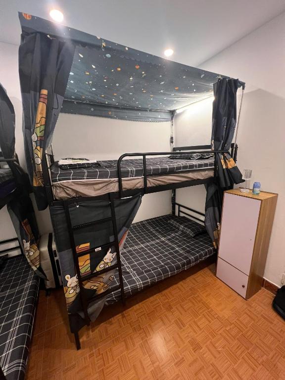 Postel nebo postele na pokoji v ubytování Hanoifriends