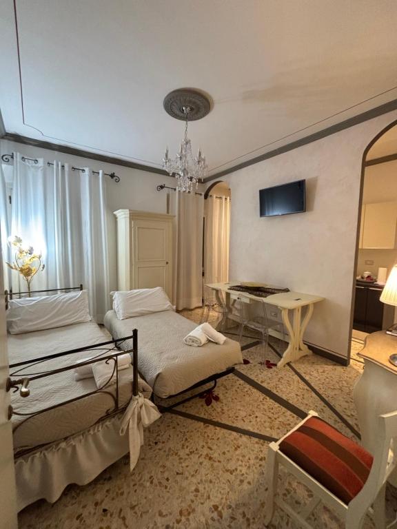 Posteľ alebo postele v izbe v ubytovaní Palazzo Mari suite & rooms b&b