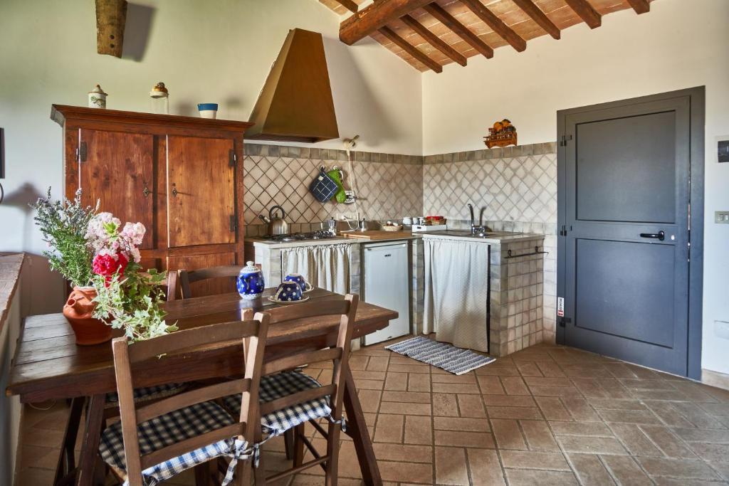 A kitchen or kitchenette at Agriturismo Borgo Laurice