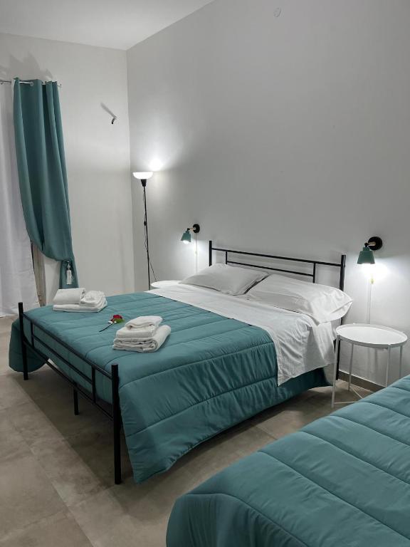 Postel nebo postele na pokoji v ubytování Falaride suite Agrigento discesa sulla valle di oro