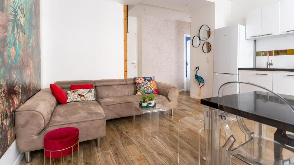 a living room with a couch and a kitchen at Suite & Lake - Proche du Lac d'Annecy in Annecy