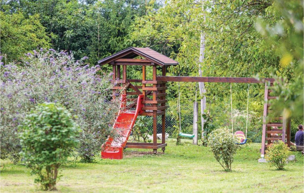 Herní místnost nebo prostor pro děti v ubytování Beautiful Home In Perusic With Wifi