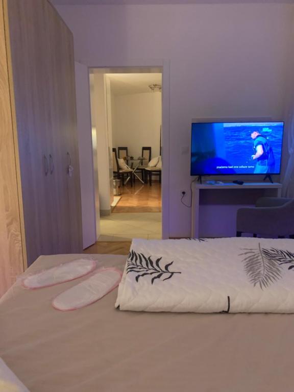 TV a/nebo společenská místnost v ubytování Petra Apartments