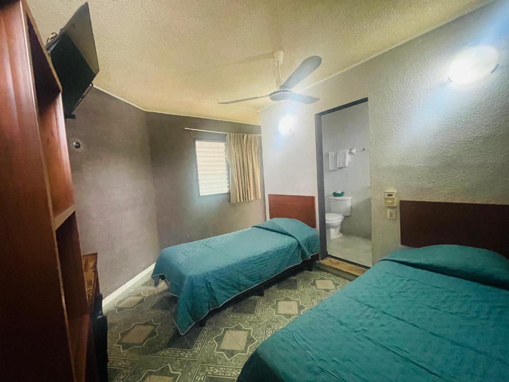Postel nebo postele na pokoji v ubytování Hotel Lol Tun