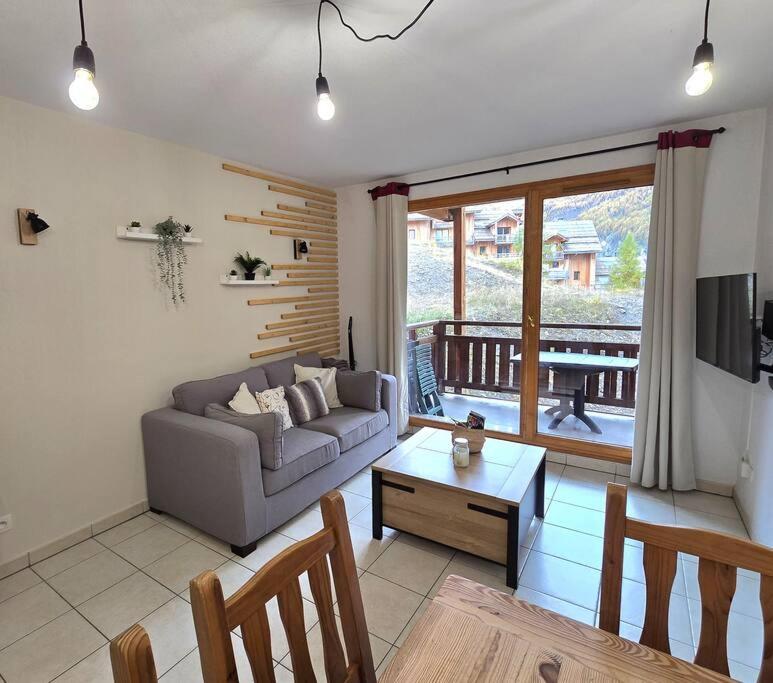 Appartement 2 pièces 4 à 5 personnes à 1800 avec Wifi