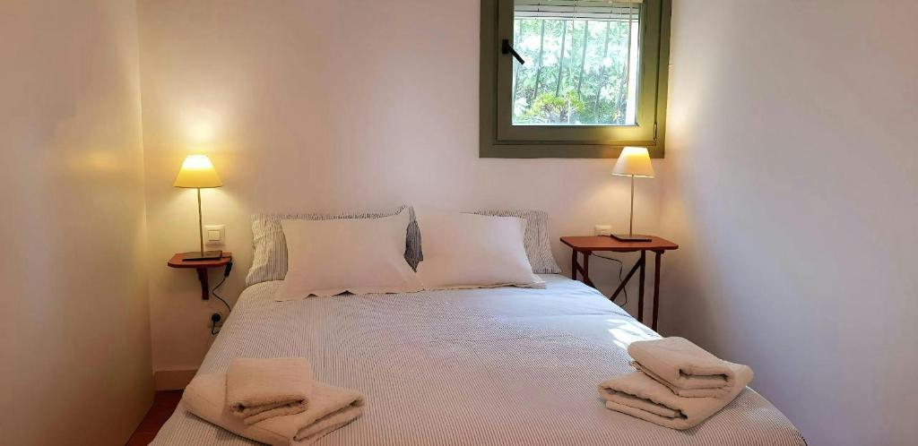Posteľ alebo postele v izbe v ubytovaní T2 · Sunny duplex with garden 50m from beach