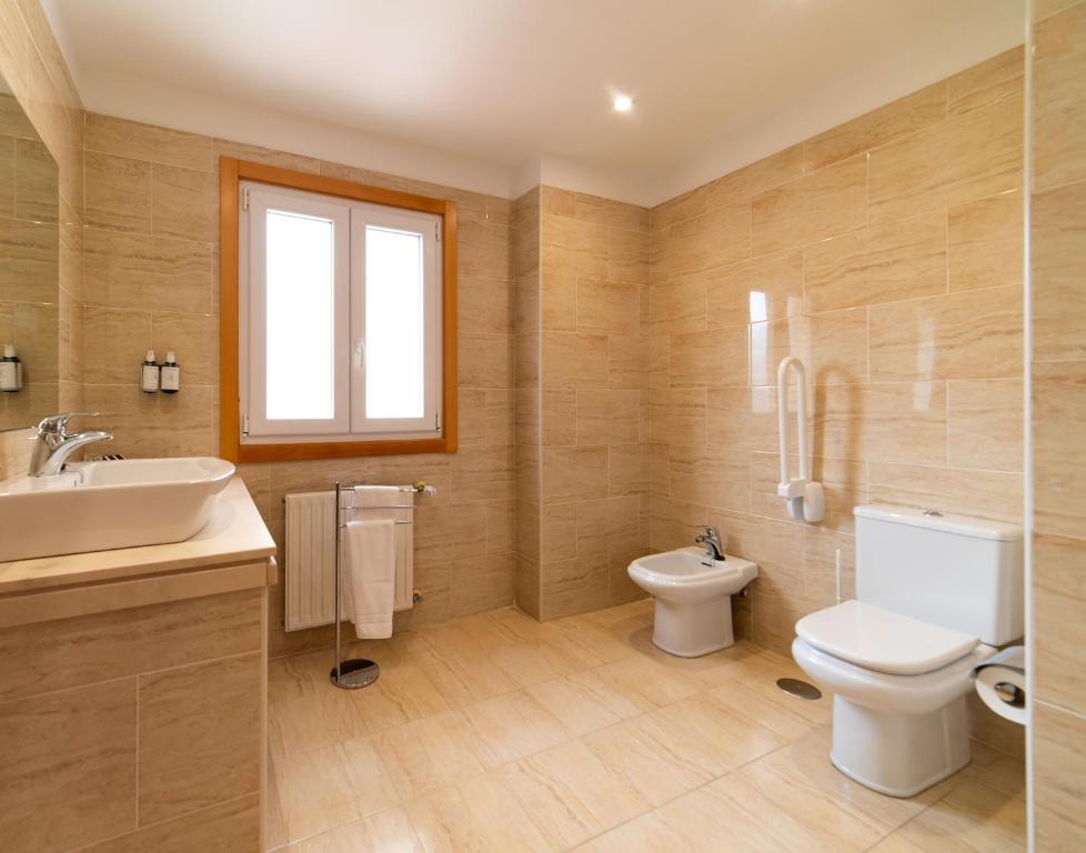 Un baño de Hotel Playa Langosteira by Adeloló