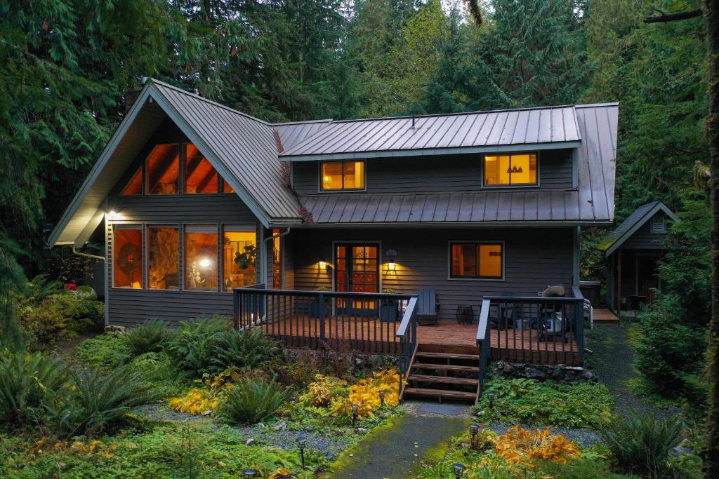 a house with a front porch and a house at Pendleton Pines Lodge in Glacier