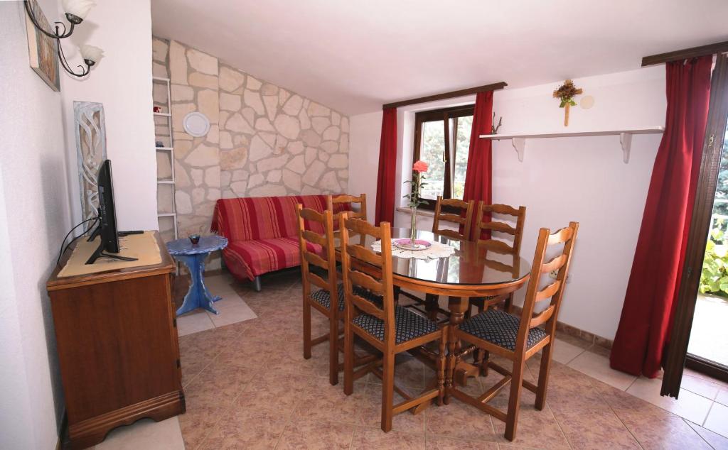 Apartments Coki - Two Bedroom Apartment With Balcony And Sea View