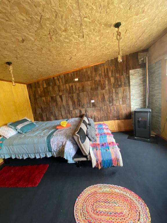 a bedroom with a bed and a tv in a room at Cabaña la chilotita in Dalcahue