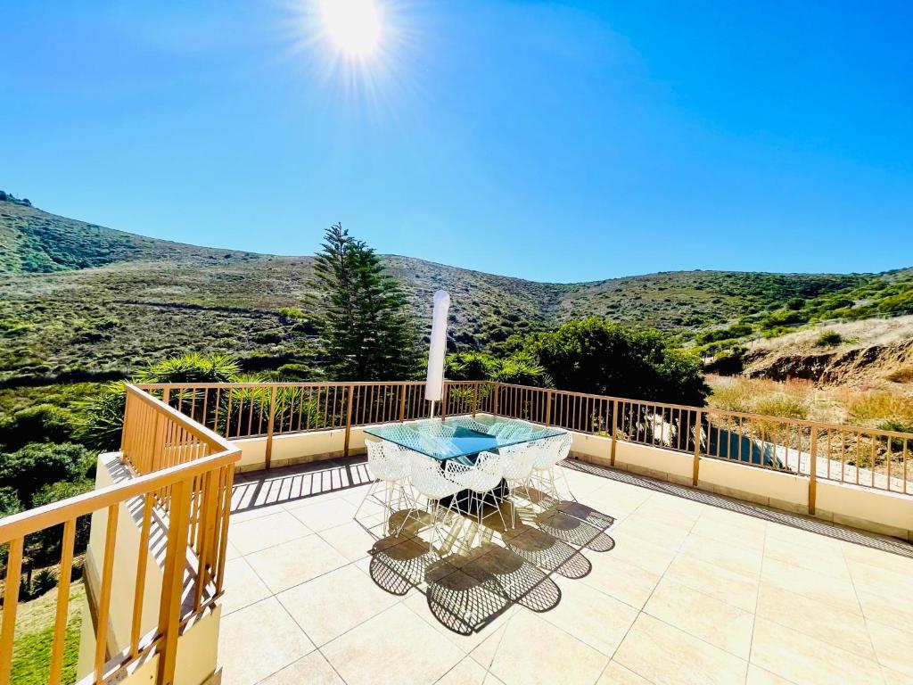 Vue générale sur la montagne ou vue sur la montagne depuis la villa