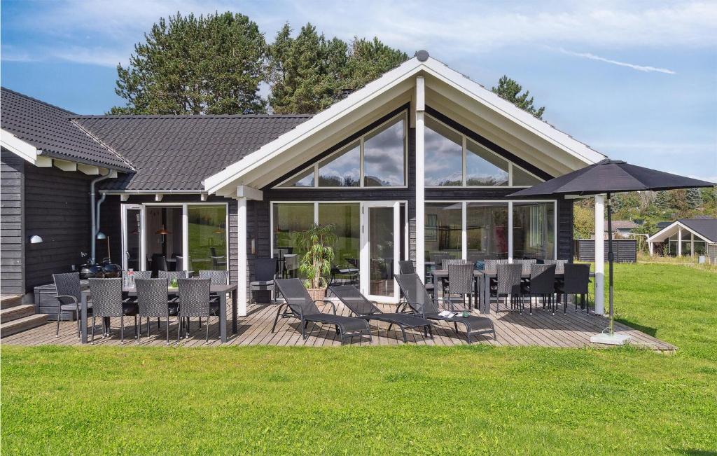 Zahrada ubytování Stunning Home In Vejby With Sauna