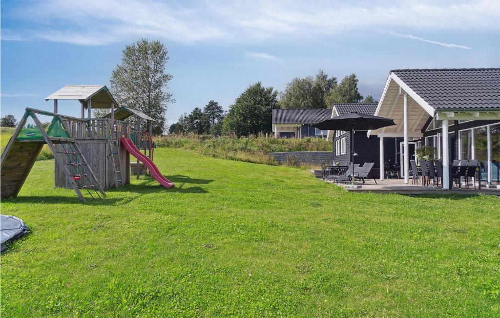 Zahrada ubytování Stunning Home In Vejby With Sauna