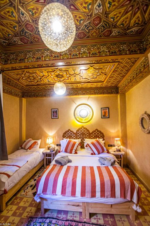 Postel nebo postele na pokoji v ubytování Riad Almonds Marrakech