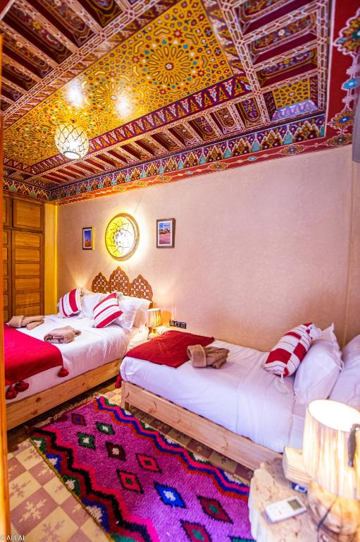 Postel nebo postele na pokoji v ubytování Riad Almonds Marrakech
