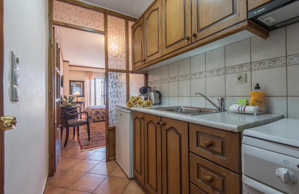 Marianna's Home Accommodation - 8