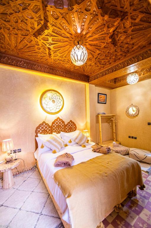 Postel nebo postele na pokoji v ubytování Riad Almonds Marrakech