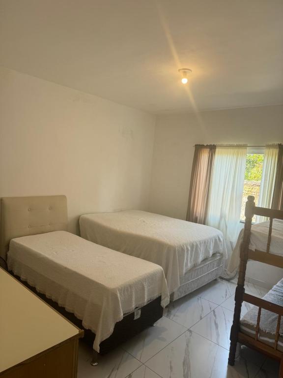 Postel nebo postele na pokoji v ubytování Casa em Guaratuba com piscina