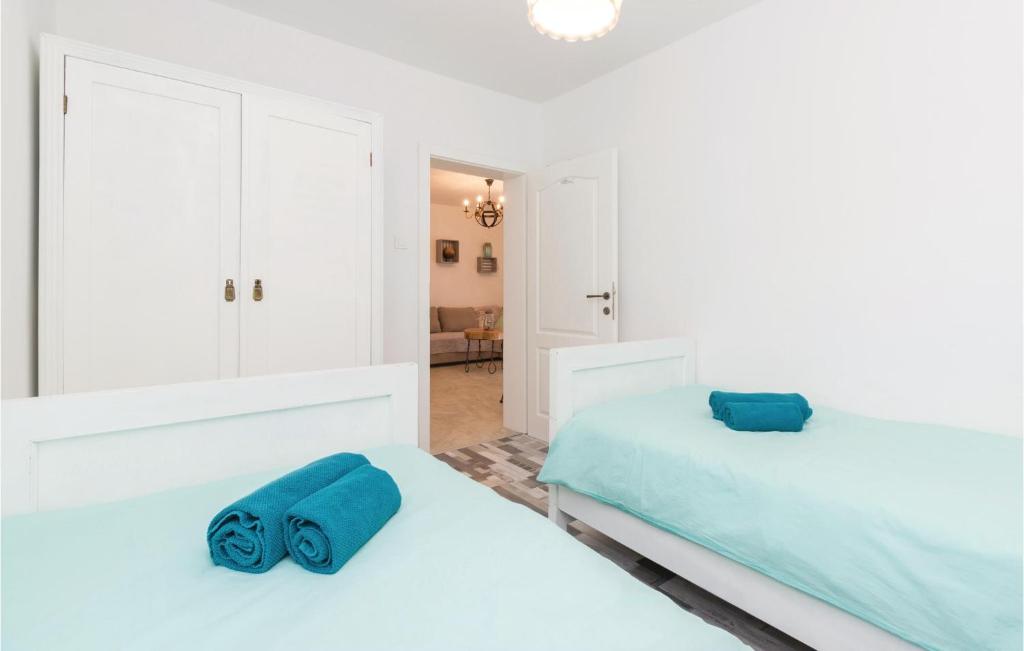 Posteľ alebo postele v izbe v ubytovaní Four-Bedroom Holiday Home In Zdrelac