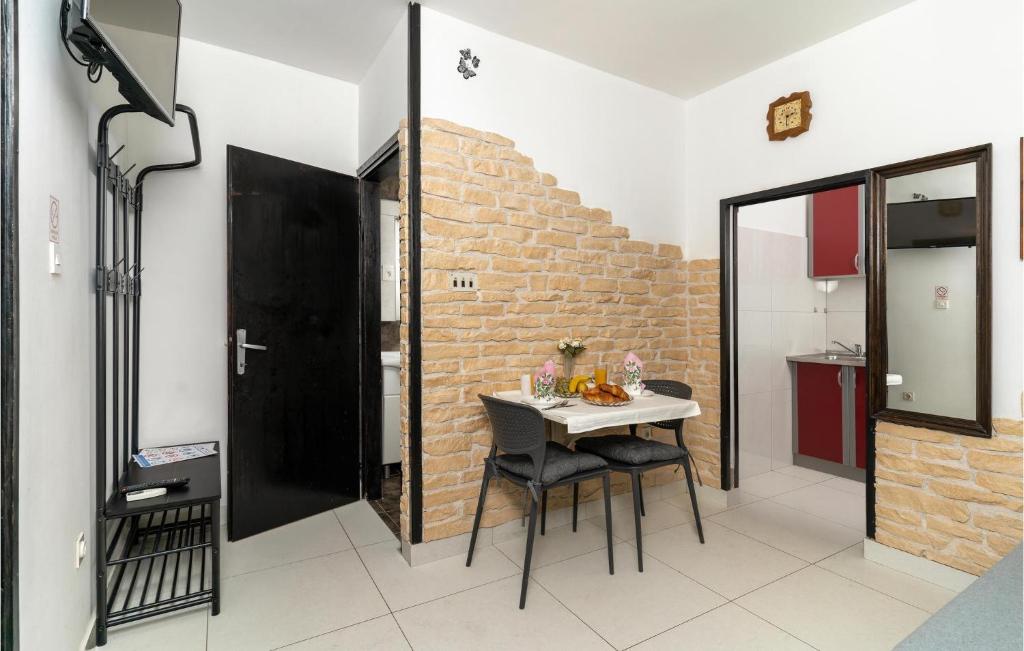 Kuchyňa alebo kuchynka v ubytovaní 1 Bedroom Stunning Apartment In Krk