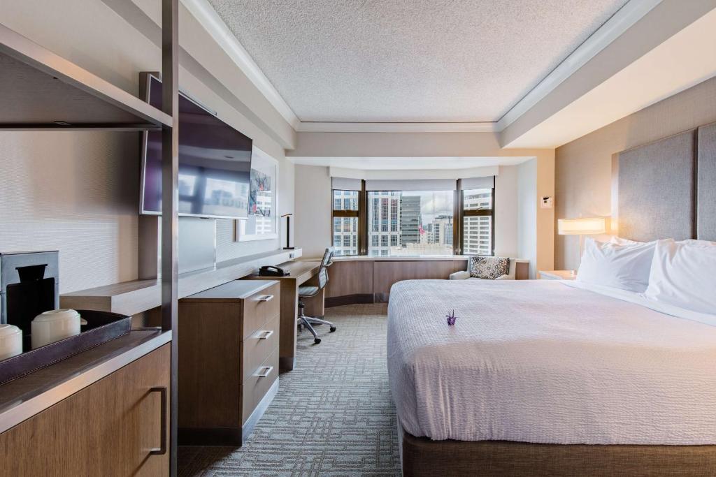 Coast Seattle Downtown Hotel by APA - Executive King Room With Skyline View
