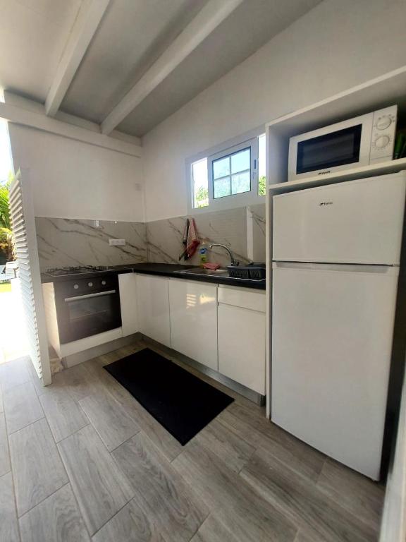 Kuchyň nebo kuchyňský kout v ubytování villa Kanel