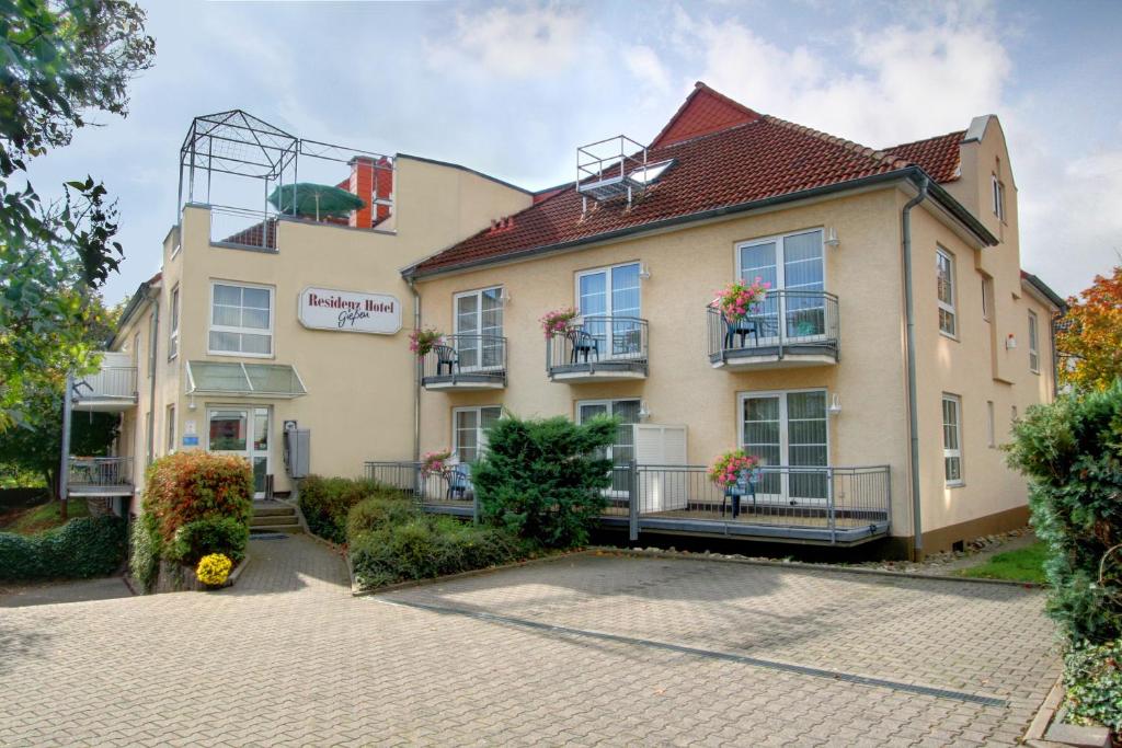 a large tan building with windows and balconies at Residenz Hotel Giessen in Gießen