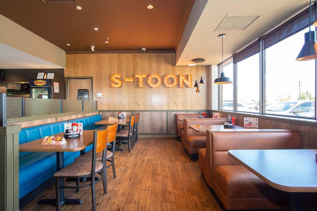 Sandman Hotel Saskatoon - Resim 38