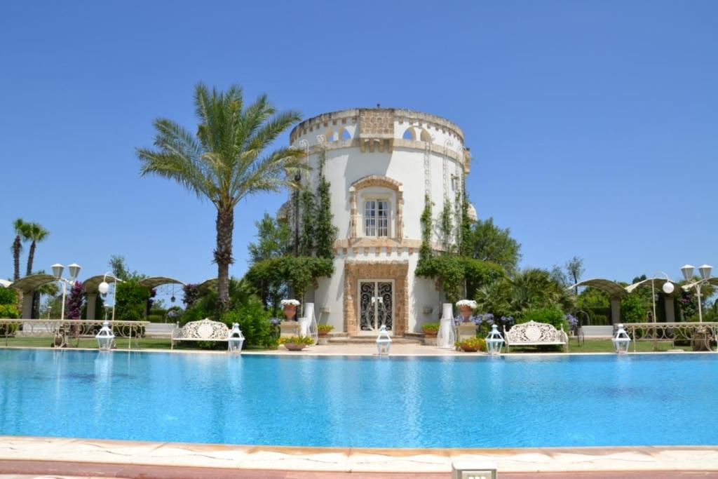 Bazén v ubytování Sangiorgio Resort & Spa nebo v jeho okolí