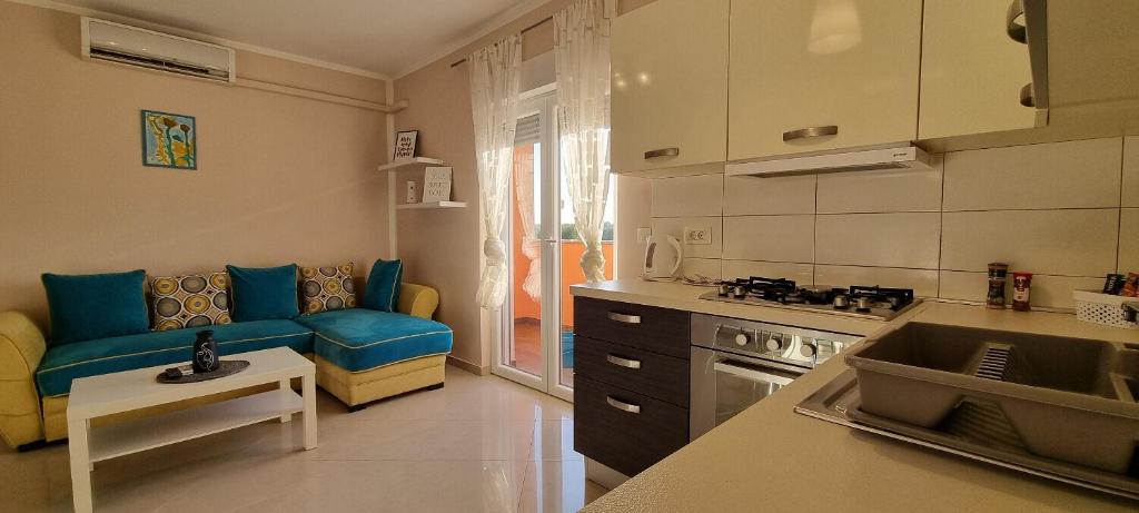 Kuchnia lub aneks kuchenny w obiekcie Apartment Mani