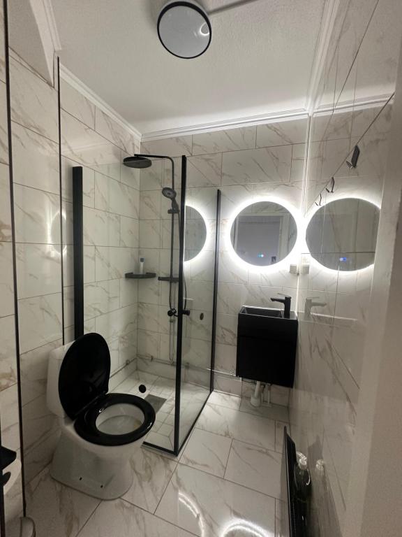 Koupelna v ubytování Luxury 2 rooms residence at the heart of Borås