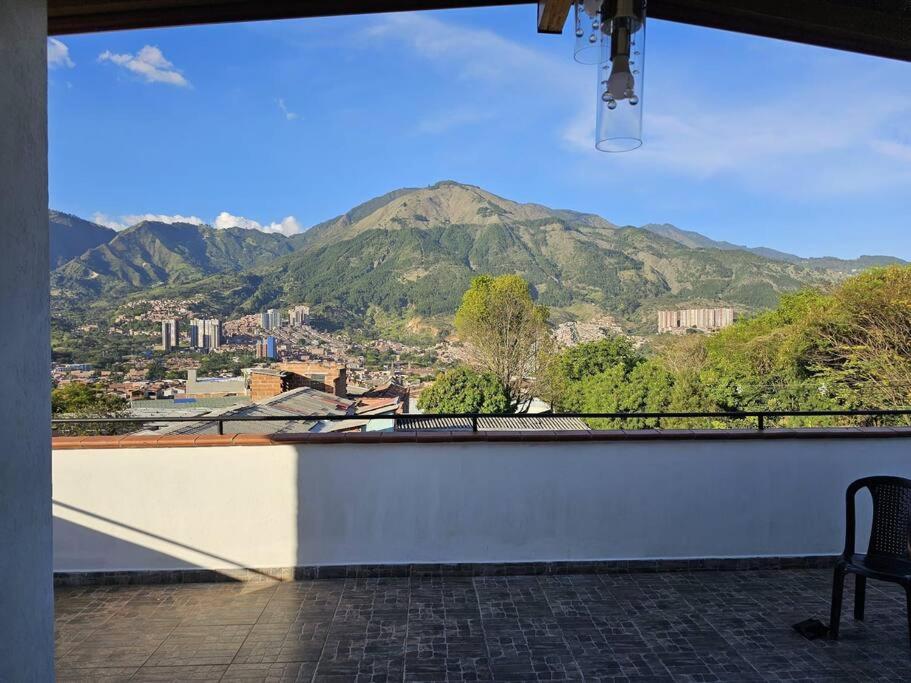 a balcony with a view of a mountain range at Espacioso y lindo lugar in Bello