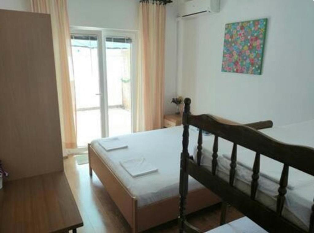 Postel nebo postele na pokoji v ubytování Apartments by the sea Metajna, Pag - 6395