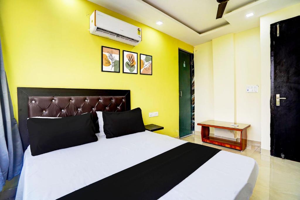 Postel nebo postele na pokoji v ubytování Super Hotel O Varn Residency And Hotels