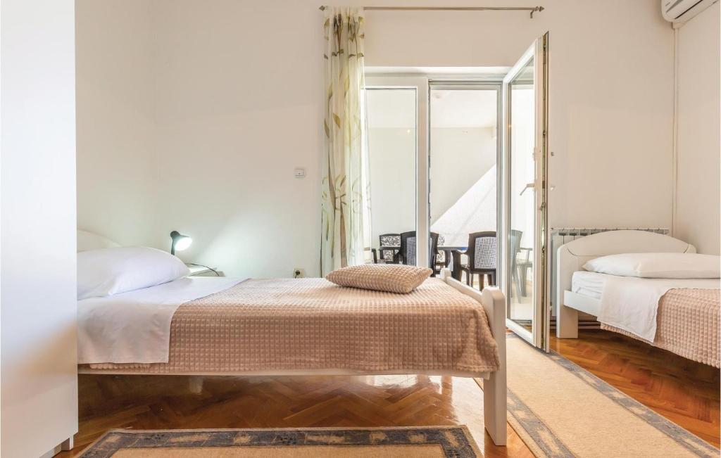 Posteľ alebo postele v izbe v ubytovaní Four-Bedroom Holiday Home In Veliki Prolog