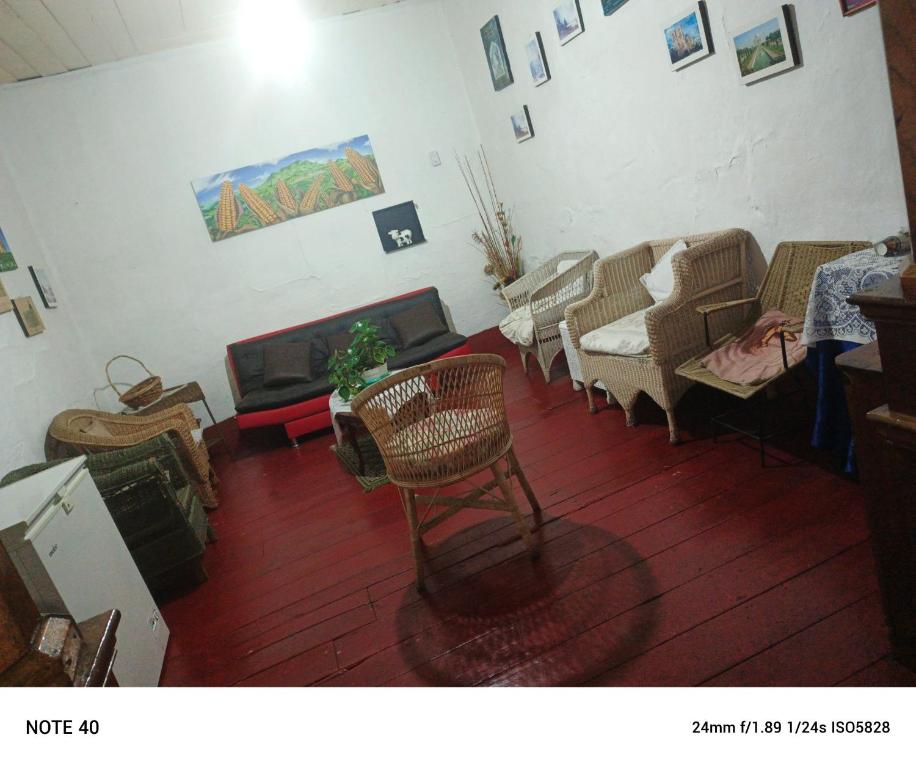 Posezení v ubytování Hostal Frailejon Sonsón