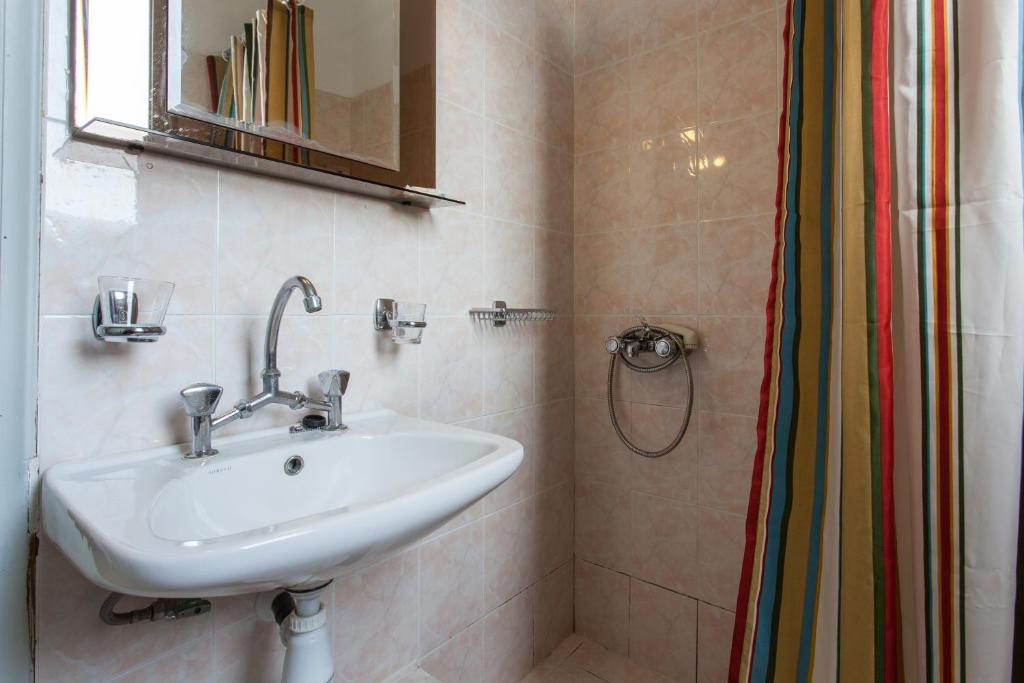 Koupelna v ubytování Thea Home Hotel by Booking Kottas