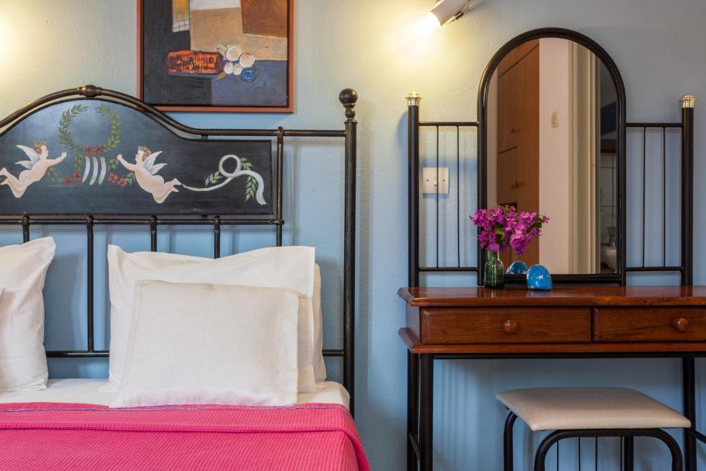 Postel nebo postele na pokoji v ubytování Thea Home Hotel by Booking Kottas