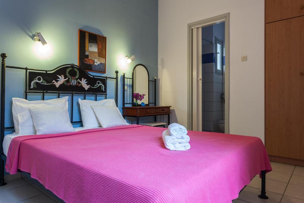 Postel nebo postele na pokoji v ubytování Thea Home Hotel by Booking Kottas