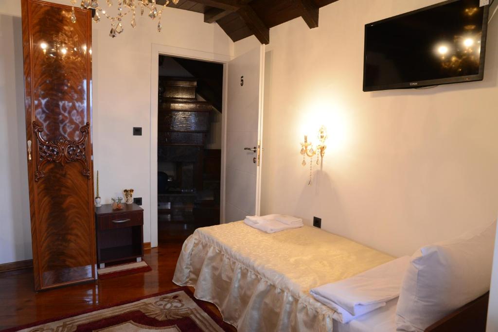 Postel nebo postele na pokoji v ubytování Apartmani Vivaldi Niš