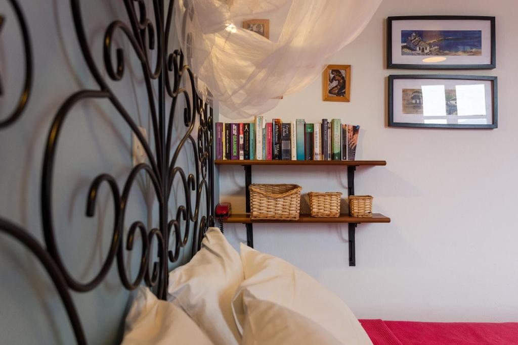 Postel nebo postele na pokoji v ubytování Thea Home Hotel by Booking Kottas