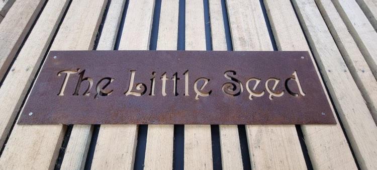 Certifikát, hodnocení, plakát nebo jiný dokument vystavený v ubytování The Little Seed