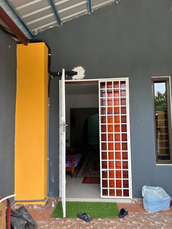 an open door of a house with a room at Homestay Qaseh in Pasir Gudang