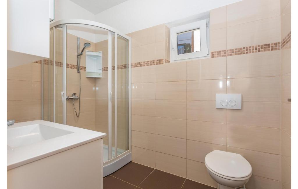 Kúpeľňa v ubytovaní Cozy Apartment In Krk With Wifi