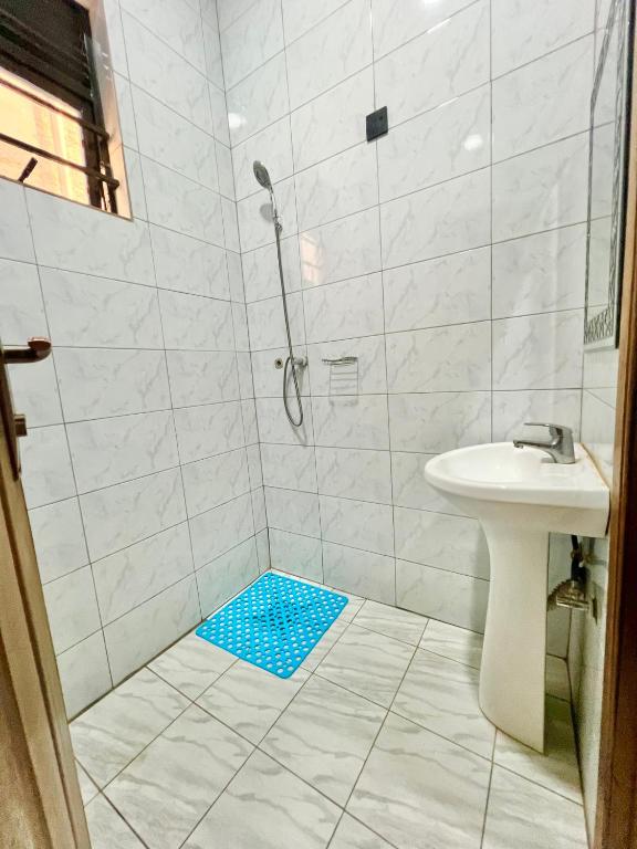 Salle de bains dans l'établissement Rwanda Guest House Kanombe, Kigali